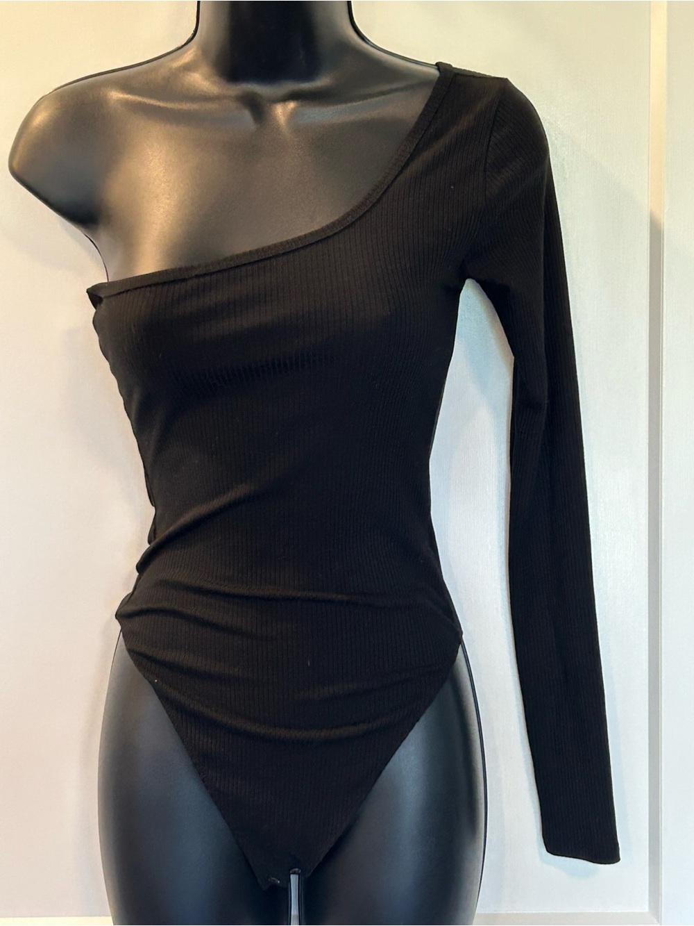 American Eagle Outfitters Black One-Shoulder Ribbed Long-Sleeve Bodysuit